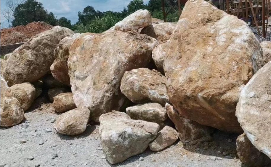 Ceramic raw material powder production line | annual output of 80000 tons of lithium feldspar powder production powder brick, wear-resistant brick ceramic fabric